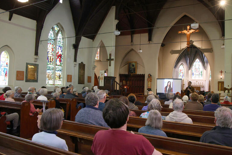 Cole highlights 25-year Anglican Palestinian Layan Nasir re-arrest to raise the case of thousands of Palestinians suffering in Israel's jails.